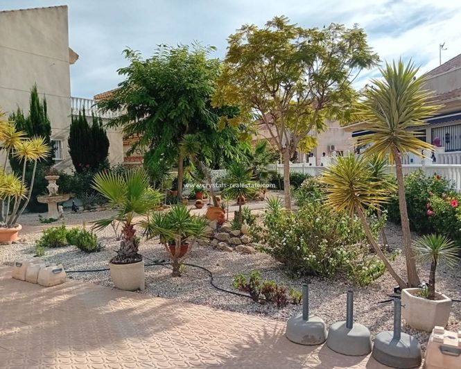 Image No.19-3 Bed Property for sale