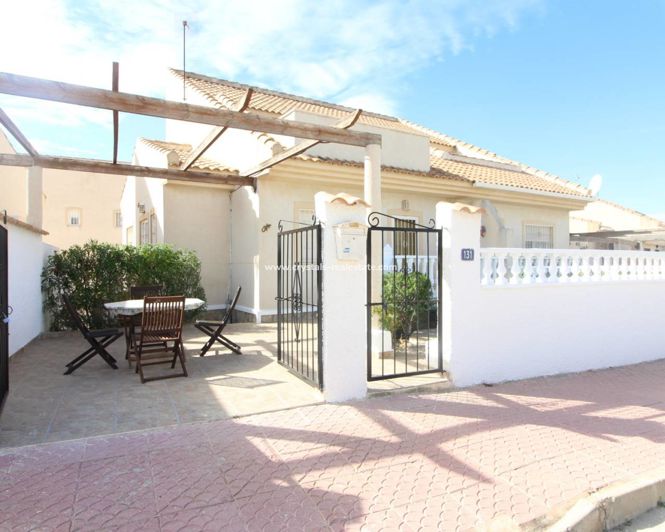 Image No.26-3 Bed Property for sale