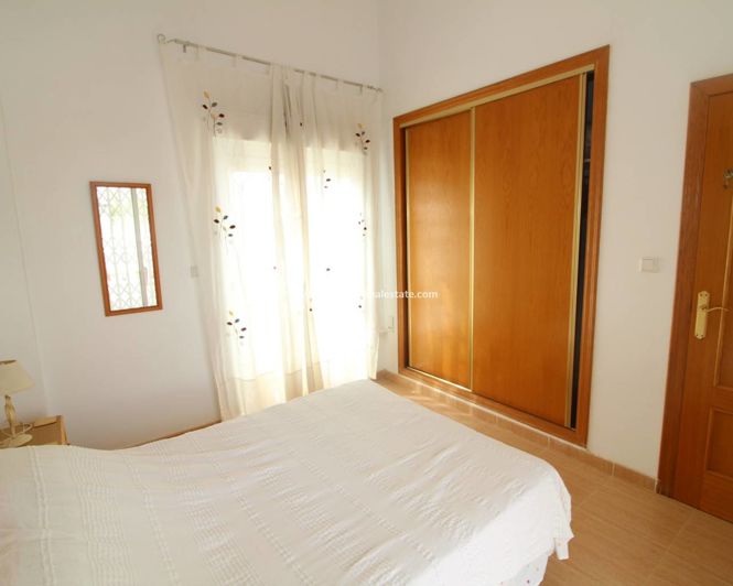 Image No.42-3 Bed Property for sale