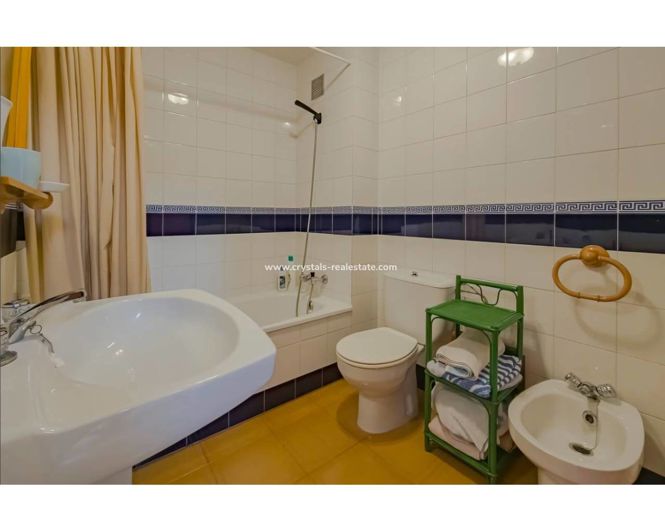 Image No.12-3 Bed Property for sale