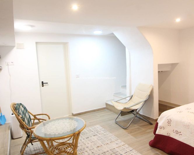 Image No.17-4 Bed Property for sale