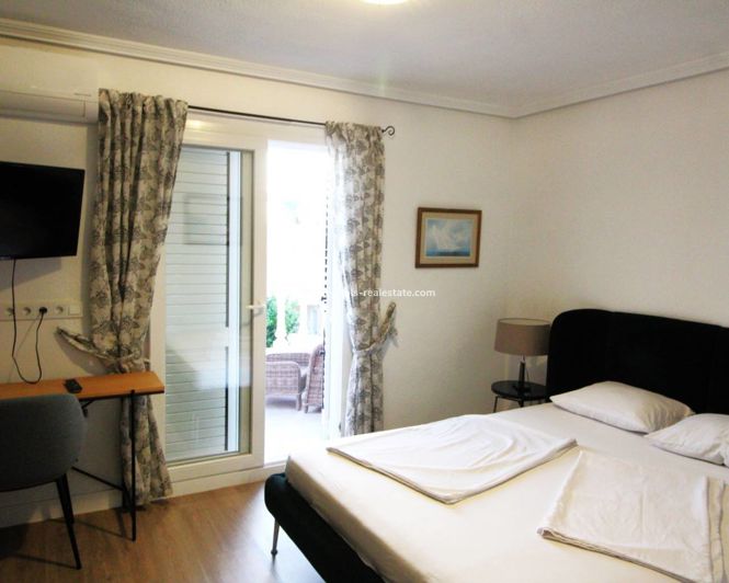 Image No.9-4 Bed Property for sale