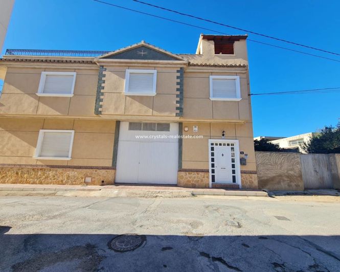 Image No.17-3 Bed Apartment for sale