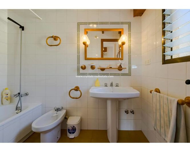 Image No.13-3 Bed Property for sale