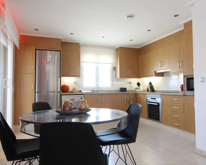 Image No.8-3 Bed Apartment for sale