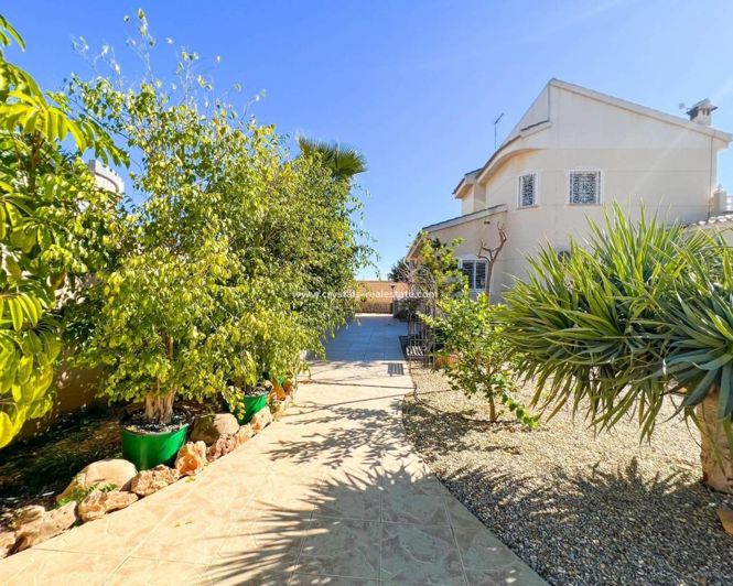 Image No.10-4 Bed Villa for sale