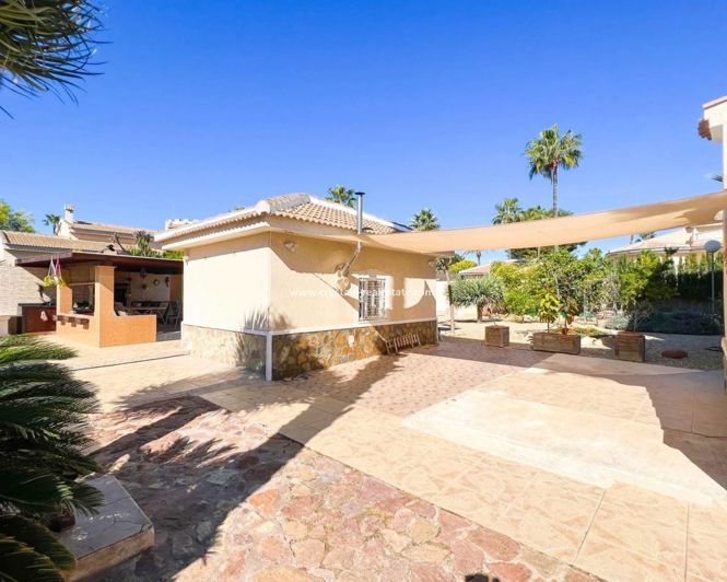 Image No.2-4 Bed Villa for sale