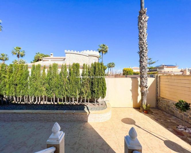 Image No.22-4 Bed Villa for sale