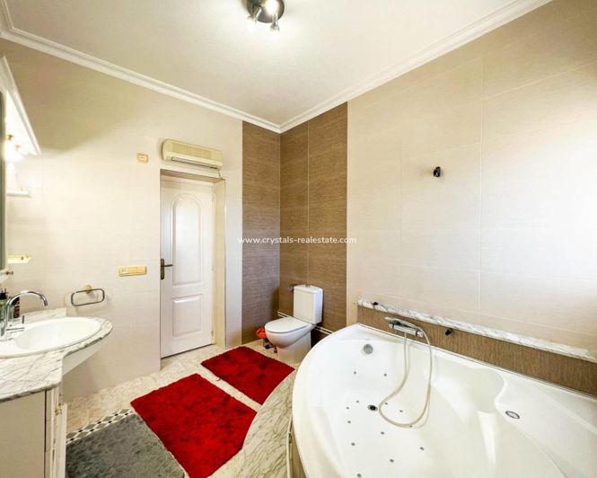 Image No.30-4 Bed Villa for sale