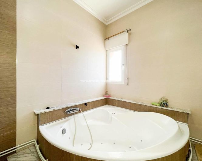 Image No.32-4 Bed Villa for sale