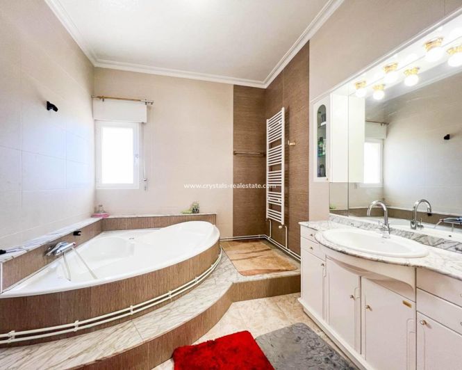Image No.33-4 Bed Villa for sale