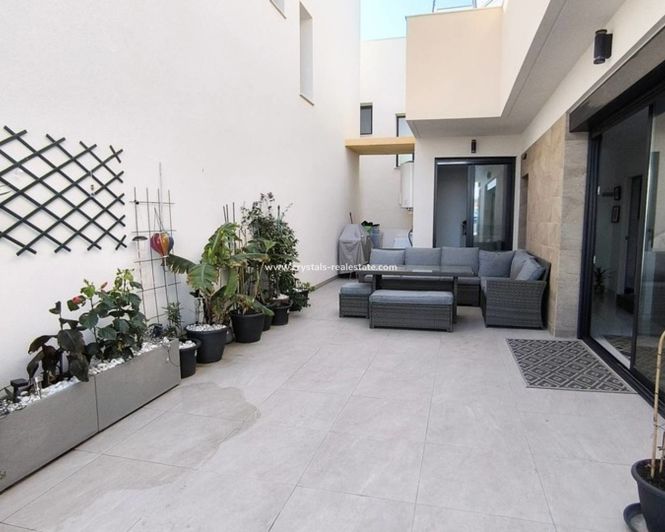 Image No.25-3 Bed Villa for sale
