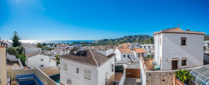 Image No.2-Villa de 4 chambres à vendre à Nerja