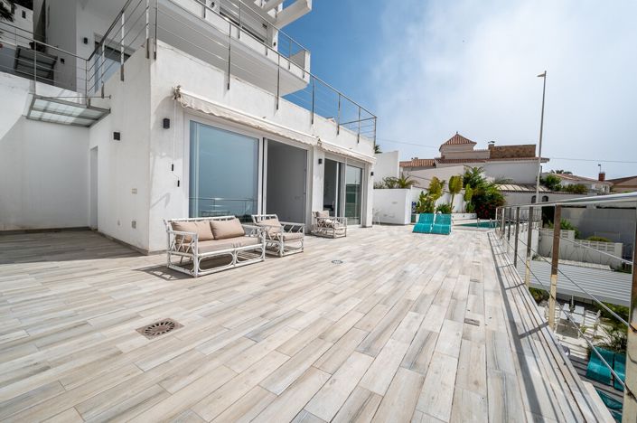 Image No.12-6 Bed Villa for sale