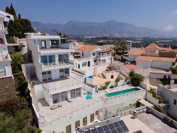 Image No.2-6 Bed Villa for sale