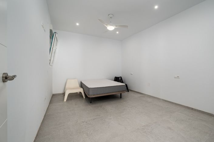 Image No.41-6 Bed Villa for sale