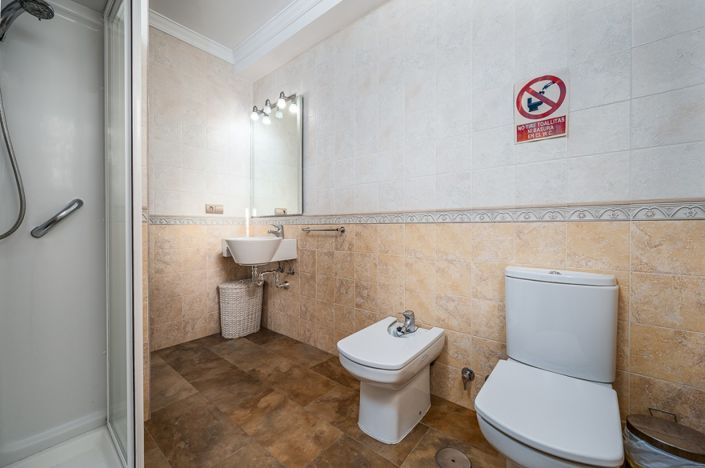 Image No.18-5 Bed Villa for sale