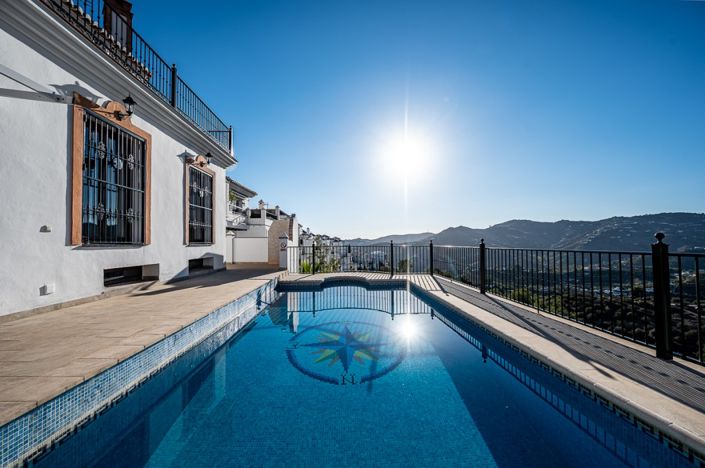 Image No.2-5 Bed Villa for sale