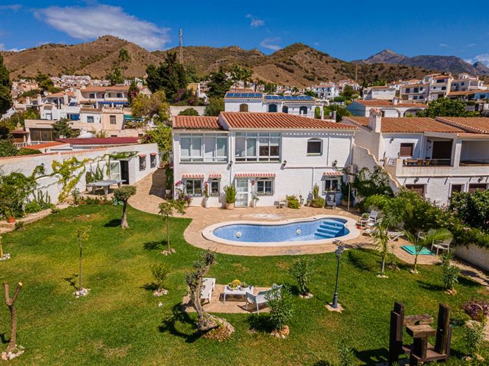 Image No.1-Villa de 6 chambres à vendre à Nerja