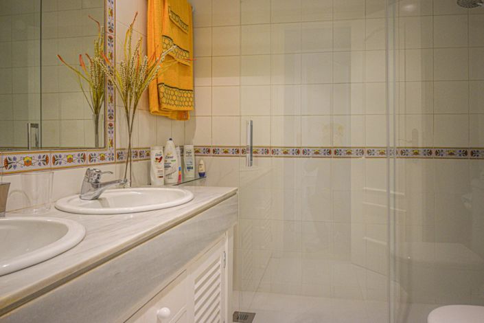 Image No.11-4 Bed Semi-Detached for sale