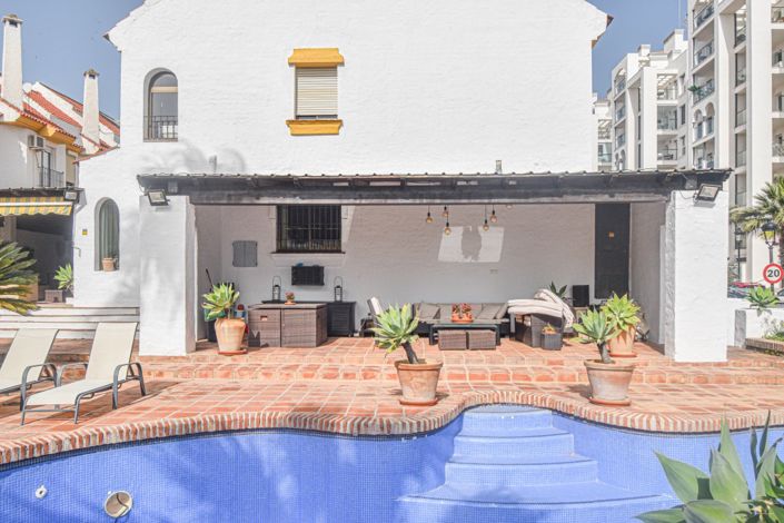 Image No.12-4 Bed Semi-Detached for sale