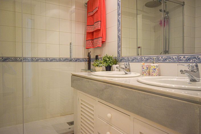 Image No.14-4 Bed Semi-Detached for sale