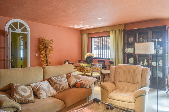 Image No.16-4 Bed Semi-Detached for sale