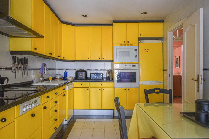 Image No.18-4 Bed Semi-Detached for sale