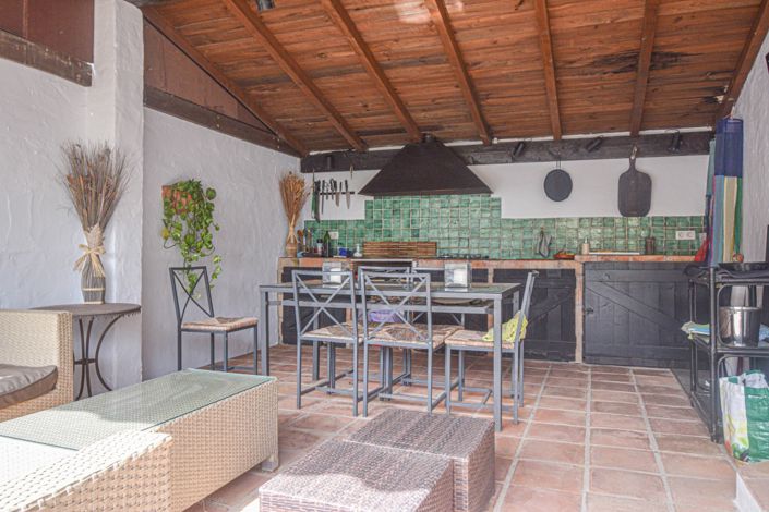 Image No.4-4 Bed Semi-Detached for sale