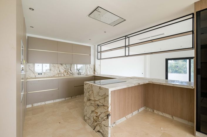 Image No.10-5 Bed Villa for sale