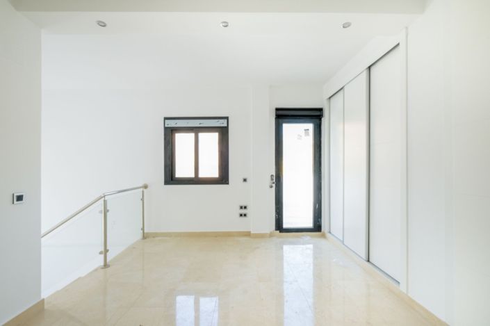 Image No.11-5 Bed Villa for sale