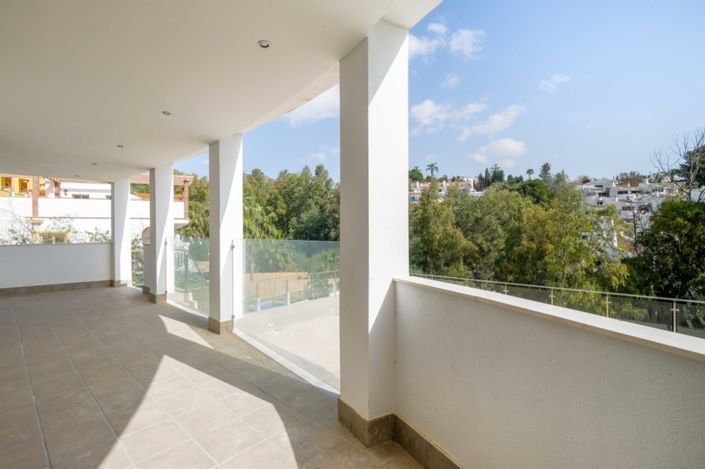 Image No.12-5 Bed Villa for sale