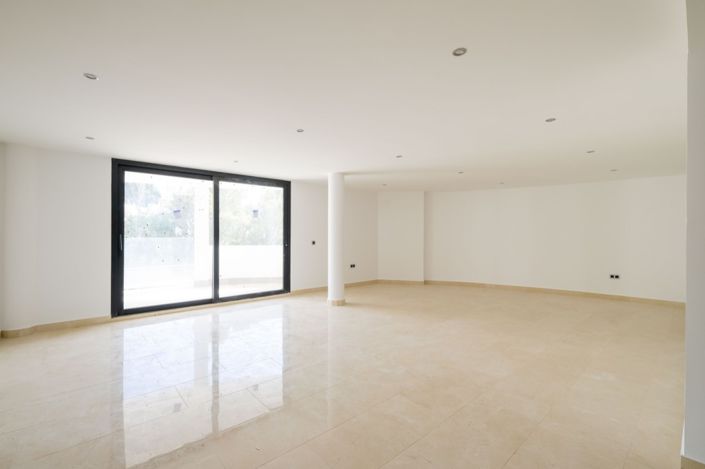 Image No.14-5 Bed Villa for sale