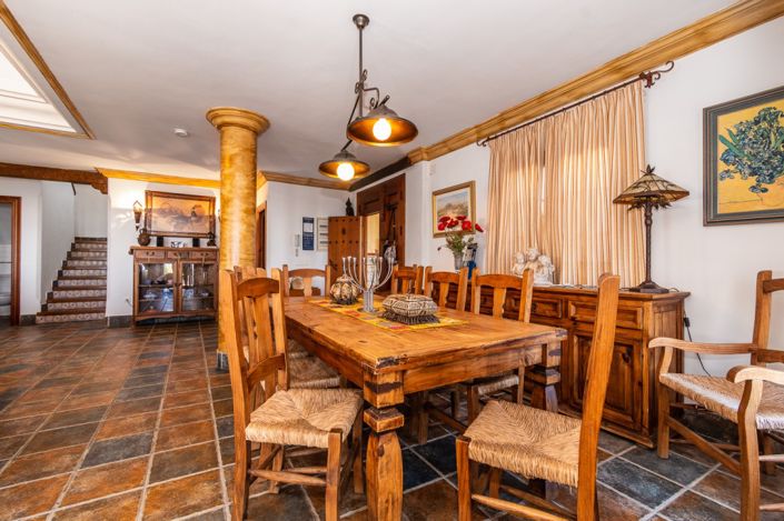 Image No.15-7 Bed Villa for sale