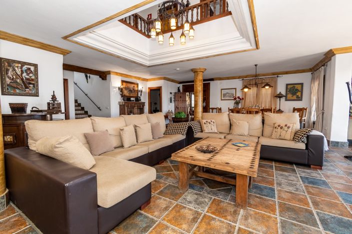 Image No.17-7 Bed Villa for sale