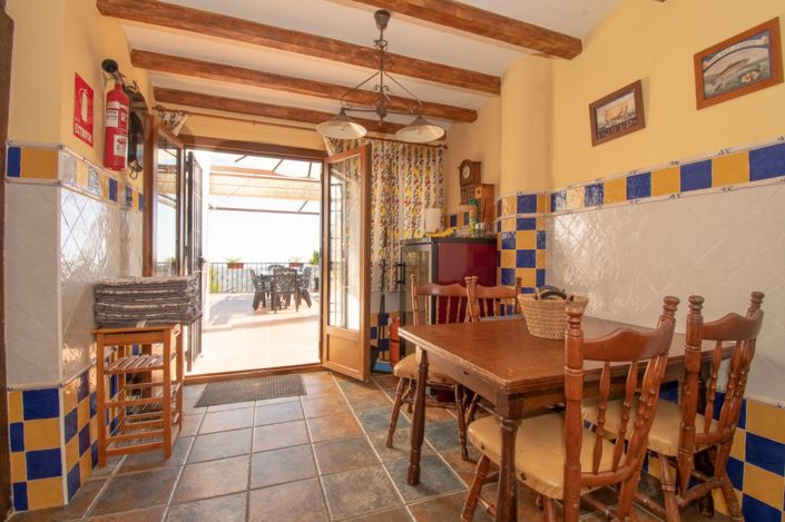 Image No.20-7 Bed Villa for sale