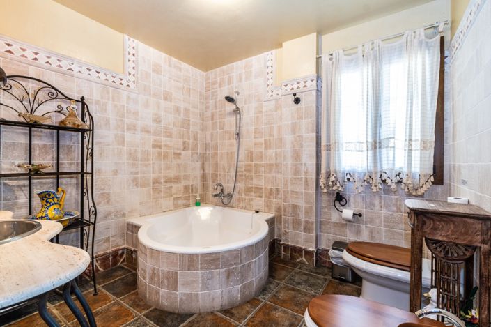 Image No.25-7 Bed Villa for sale