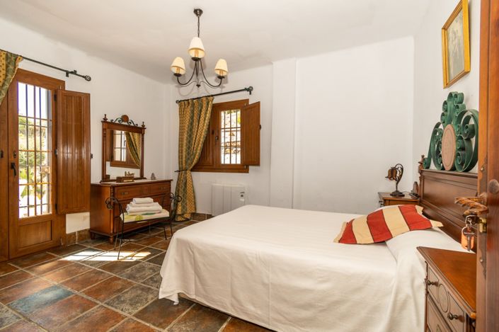 Image No.54-7 Bed Villa for sale