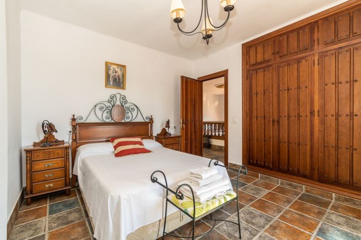 Image No.55-7 Bed Villa for sale