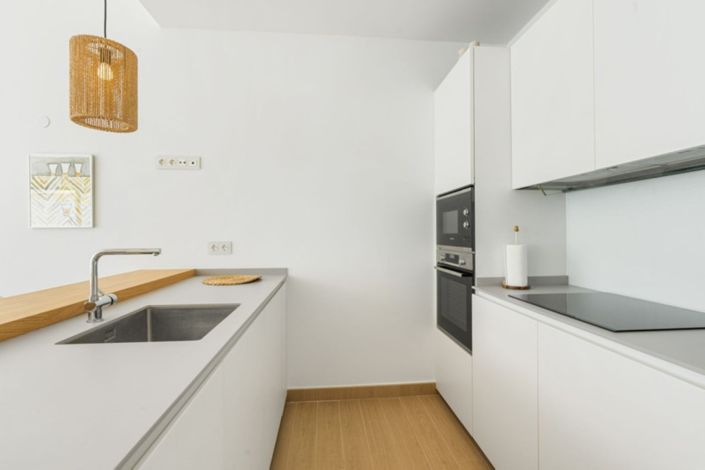 Image No.10-3 Bed Property for sale