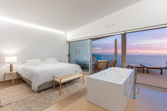 Image No.15-3 Bed Property for sale