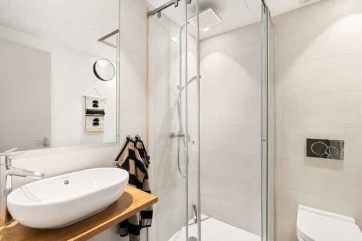 Image No.18-3 Bed Property for sale