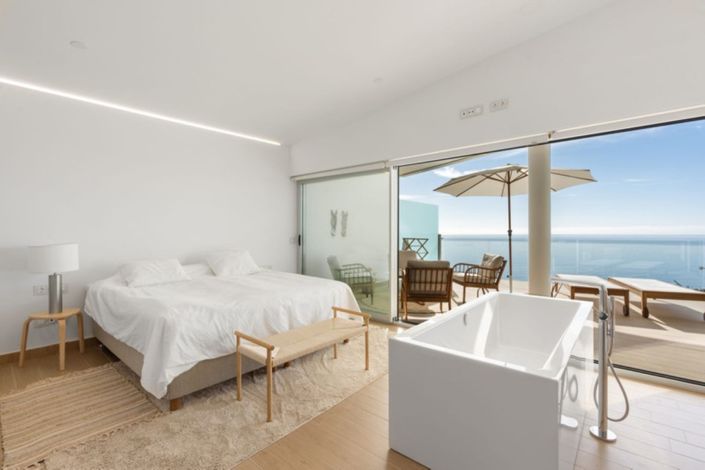 Image No.20-3 Bed Property for sale