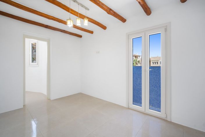 Image No.14-4 Bed Townhouse for sale