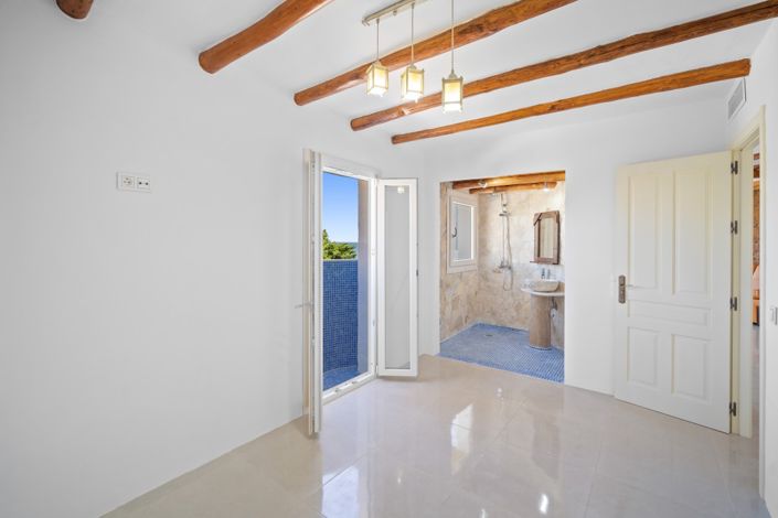 Image No.16-4 Bed Townhouse for sale