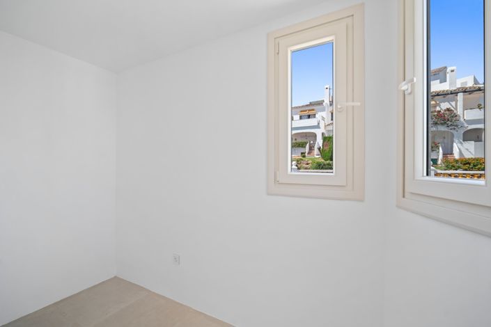 Image No.17-4 Bed Townhouse for sale