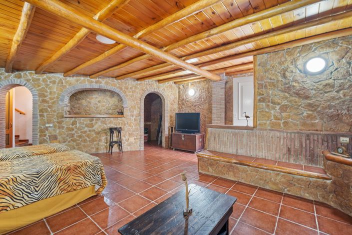 Image No.22-4 Bed Townhouse for sale