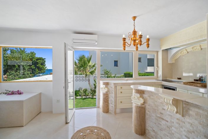 Image No.23-4 Bed Townhouse for sale