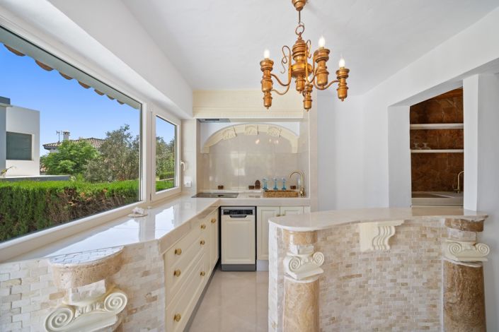 Image No.24-4 Bed Townhouse for sale