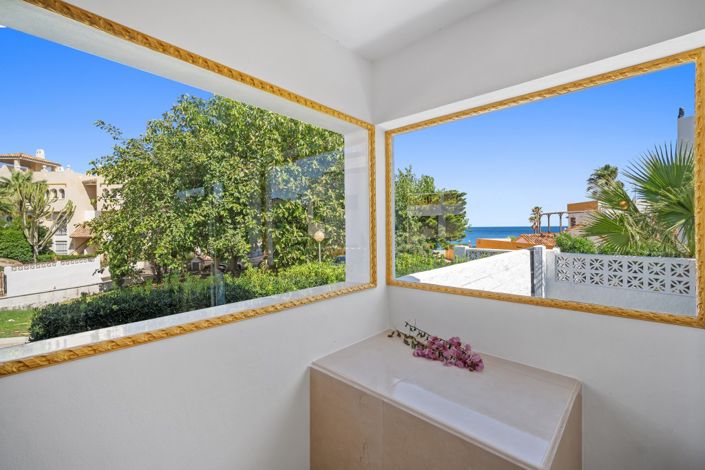 Image No.25-4 Bed Townhouse for sale